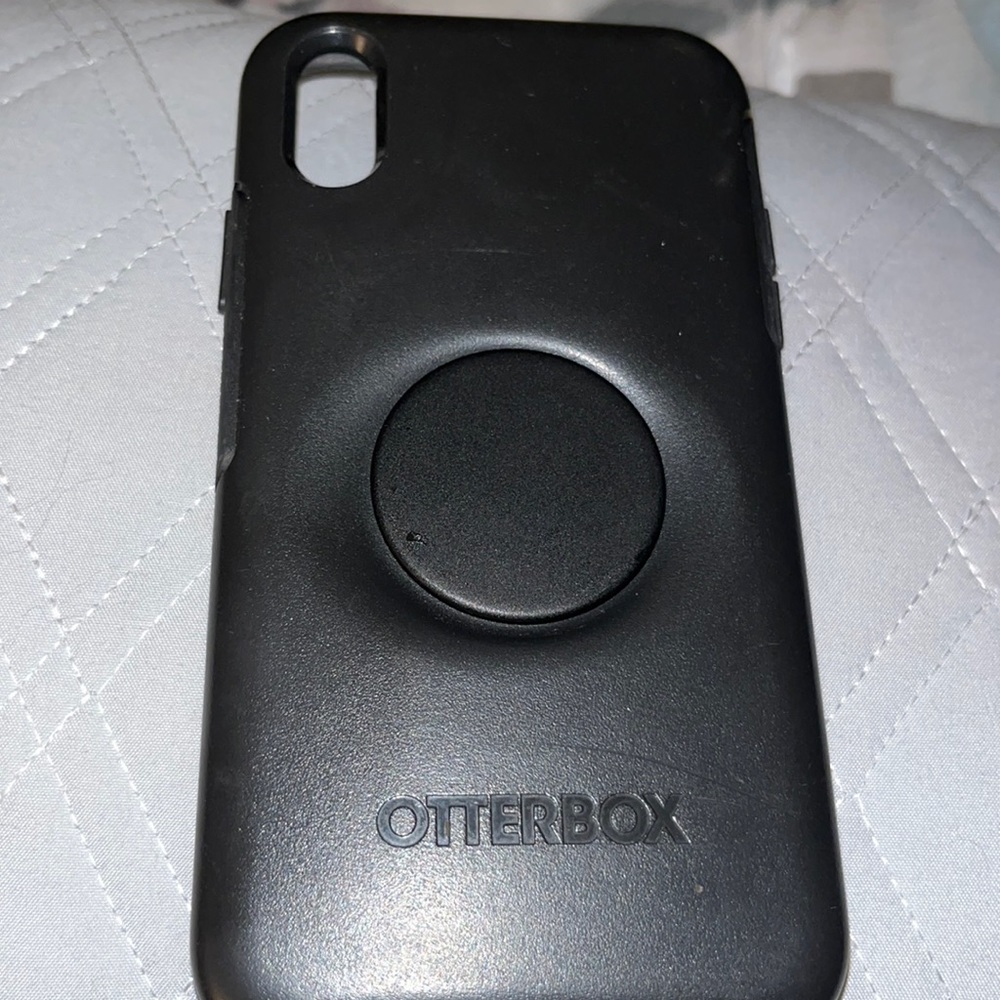 iPhone XR otter box pop socket case